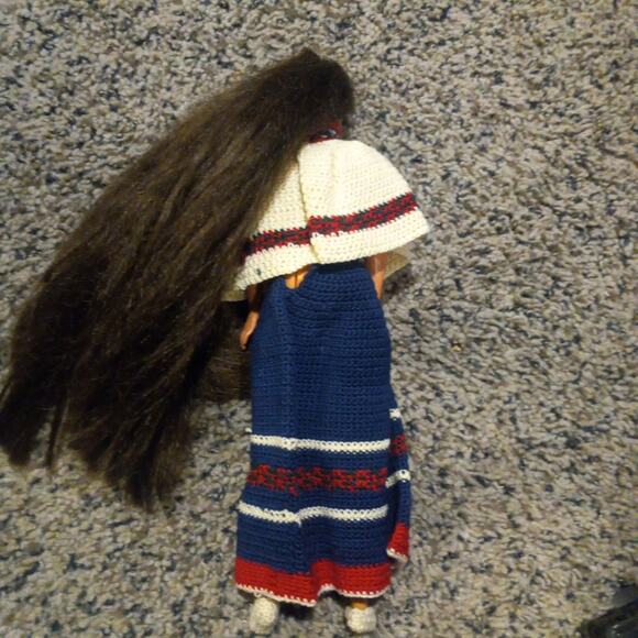 Barbie Native American - Picture 2 of 3